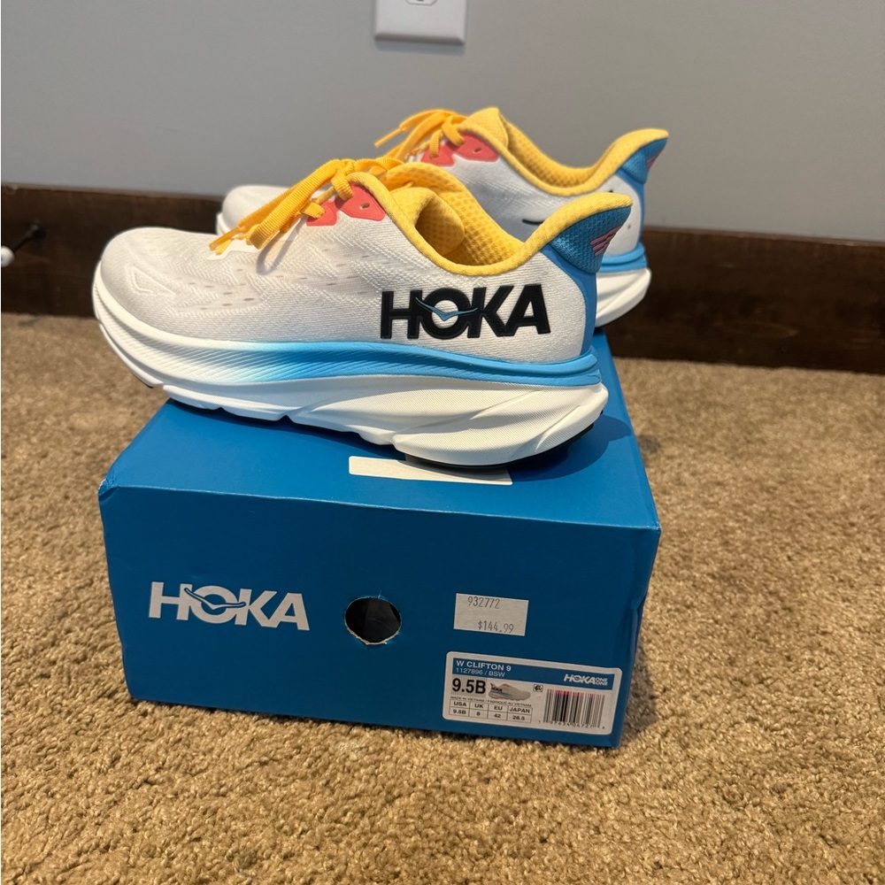 Hoka Clifton 9 size 9.5 new with box